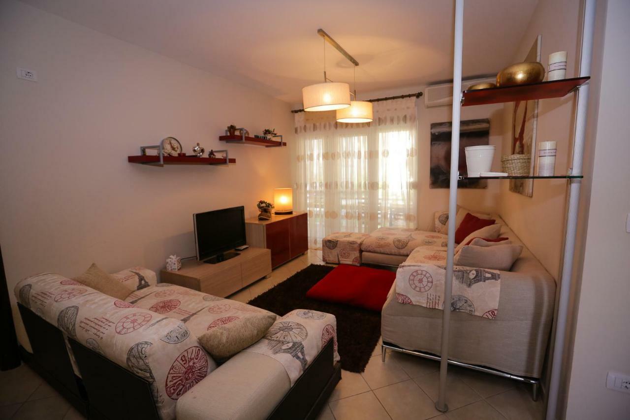 Pine-Tree Apt W/ Private Garden 50 M From The Sea Golem  Exteriér fotografie