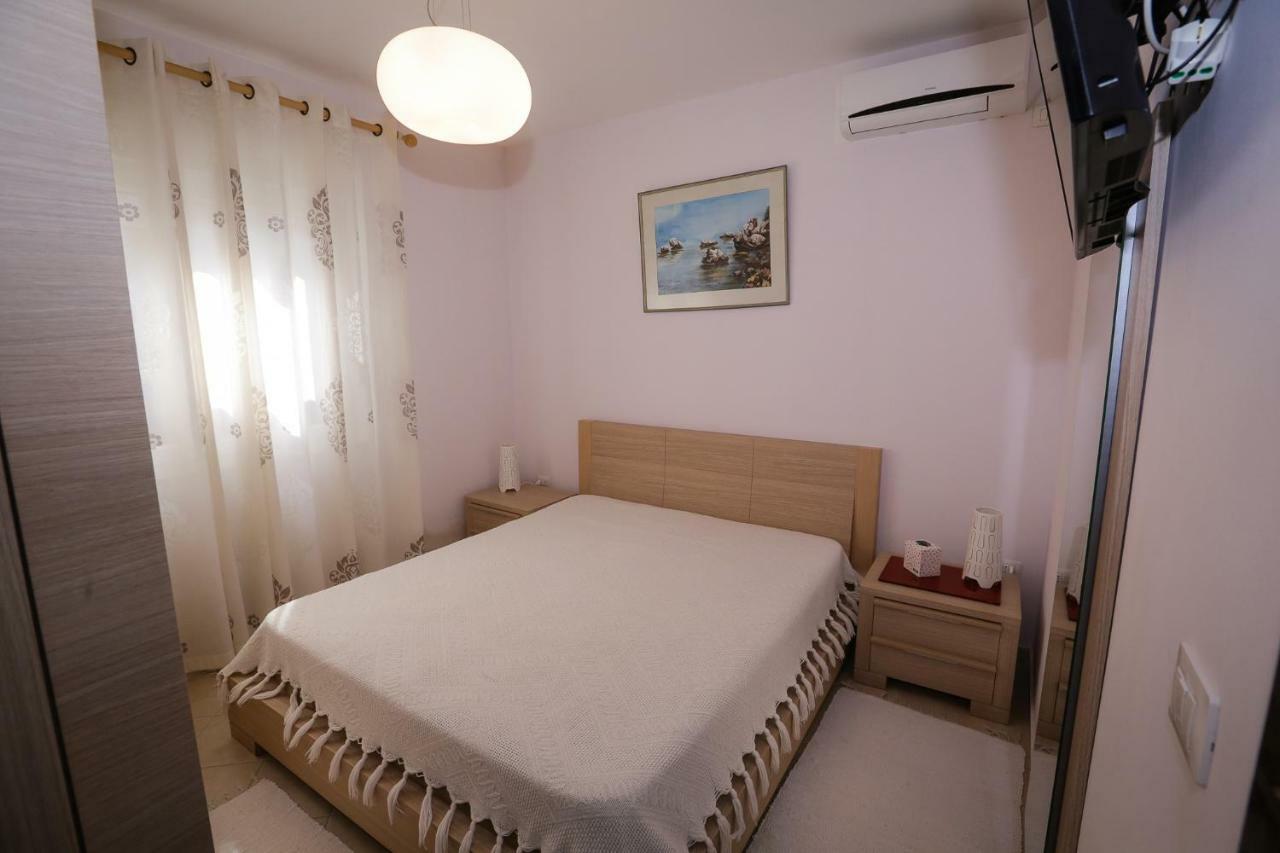 Pine-Tree Apt W/ Private Garden 50 M From The Sea Golem  Exteriér fotografie