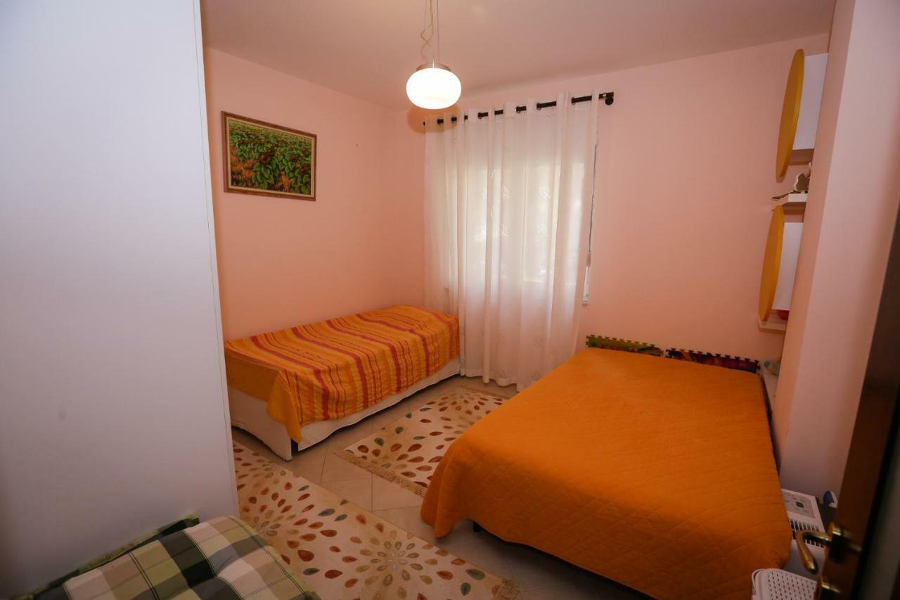 Pine-Tree Apt W/ Private Garden 50 M From The Sea Golem  Exteriér fotografie
