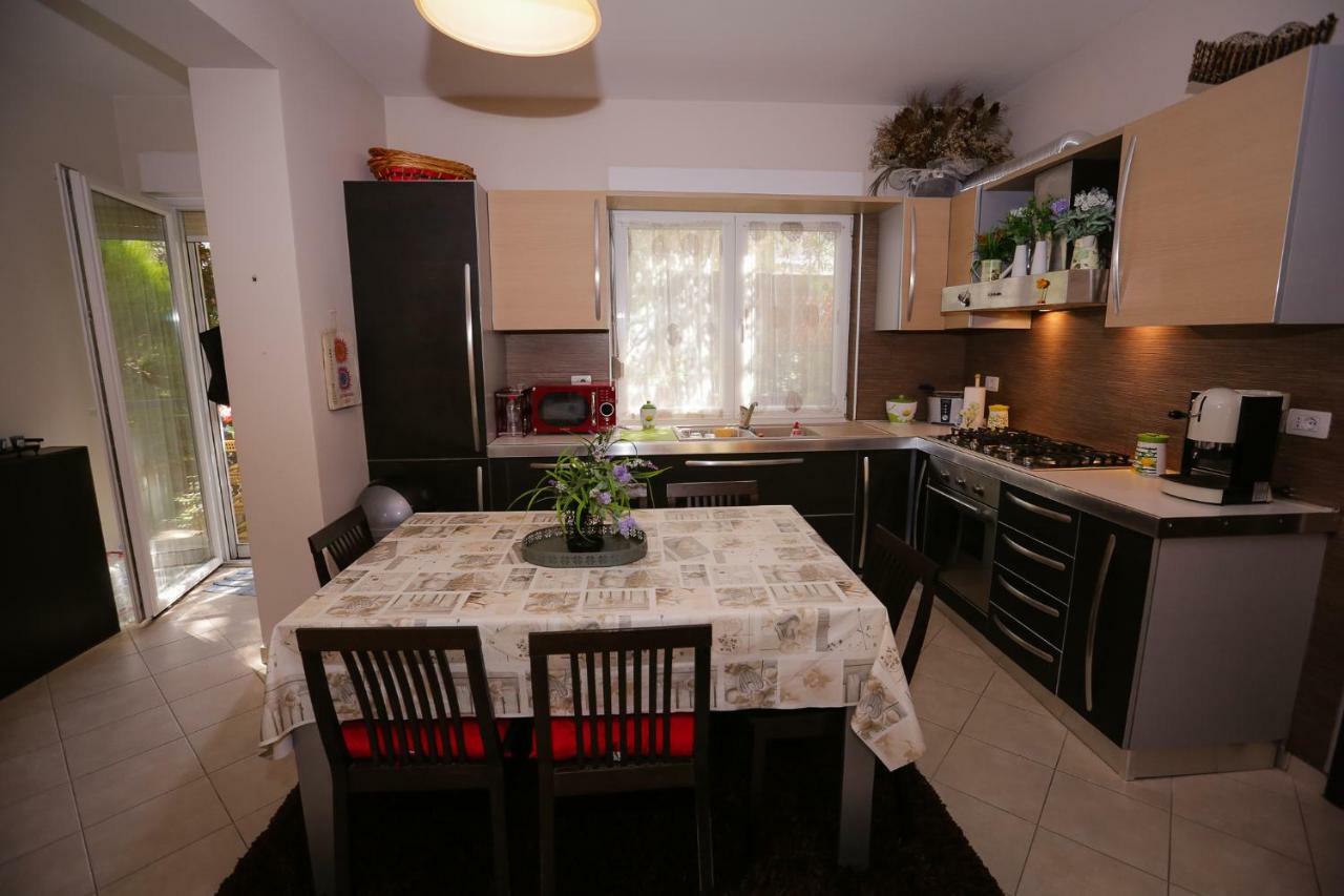 Pine-Tree Apt W/ Private Garden 50 M From The Sea Golem  Exteriér fotografie