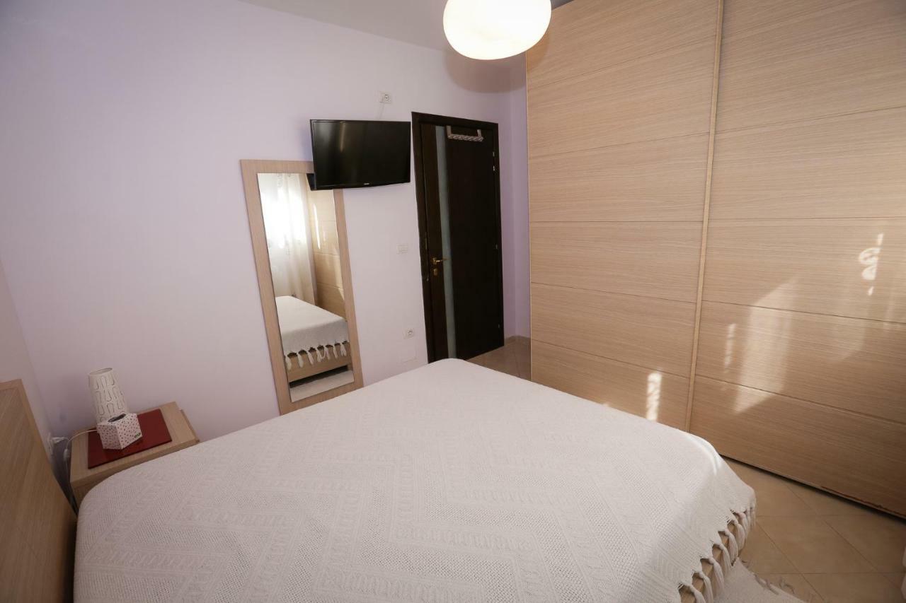 Pine-Tree Apt W/ Private Garden 50 M From The Sea Golem  Exteriér fotografie