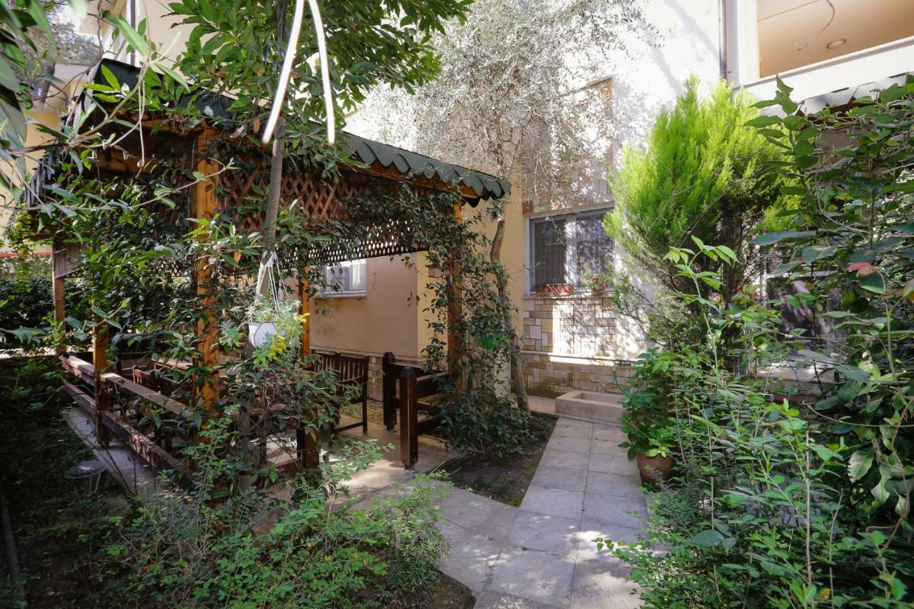 Pine-Tree Apt W/ Private Garden 50 M From The Sea Golem  Exteriér fotografie